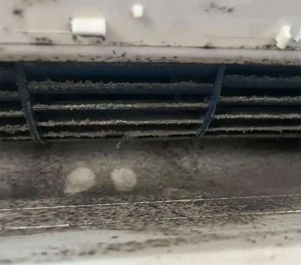 乳源空调吹的风有股烧焦味是怎么回事